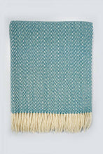 Load image into Gallery viewer, Sheep's Wool Throw, Beige Thorn
