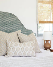 Load image into Gallery viewer, Palermo Pillow, Elm - 20&quot;
