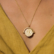 Load image into Gallery viewer, Solune Pendant Necklace
