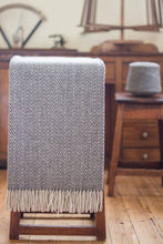 Load image into Gallery viewer, Sheep's Wool Throw, Beige Thorn
