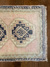Load image into Gallery viewer, Vintage Turkish Rug - &quot;Franca&quot;
