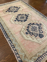 Load image into Gallery viewer, Vintage Turkish Rug - &quot;Franca&quot;
