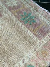 Load image into Gallery viewer, Vintage Turkish Rug - &quot;Sunny&quot;
