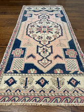 Load image into Gallery viewer, Vintage Turkish Rug - "Ophélia"
