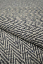 Load image into Gallery viewer, Sheep's Wool Throw, Beige Thorn

