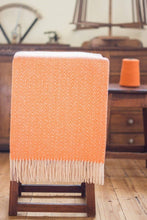 Load image into Gallery viewer, Sheep's Wool Throw, Beige Thorn
